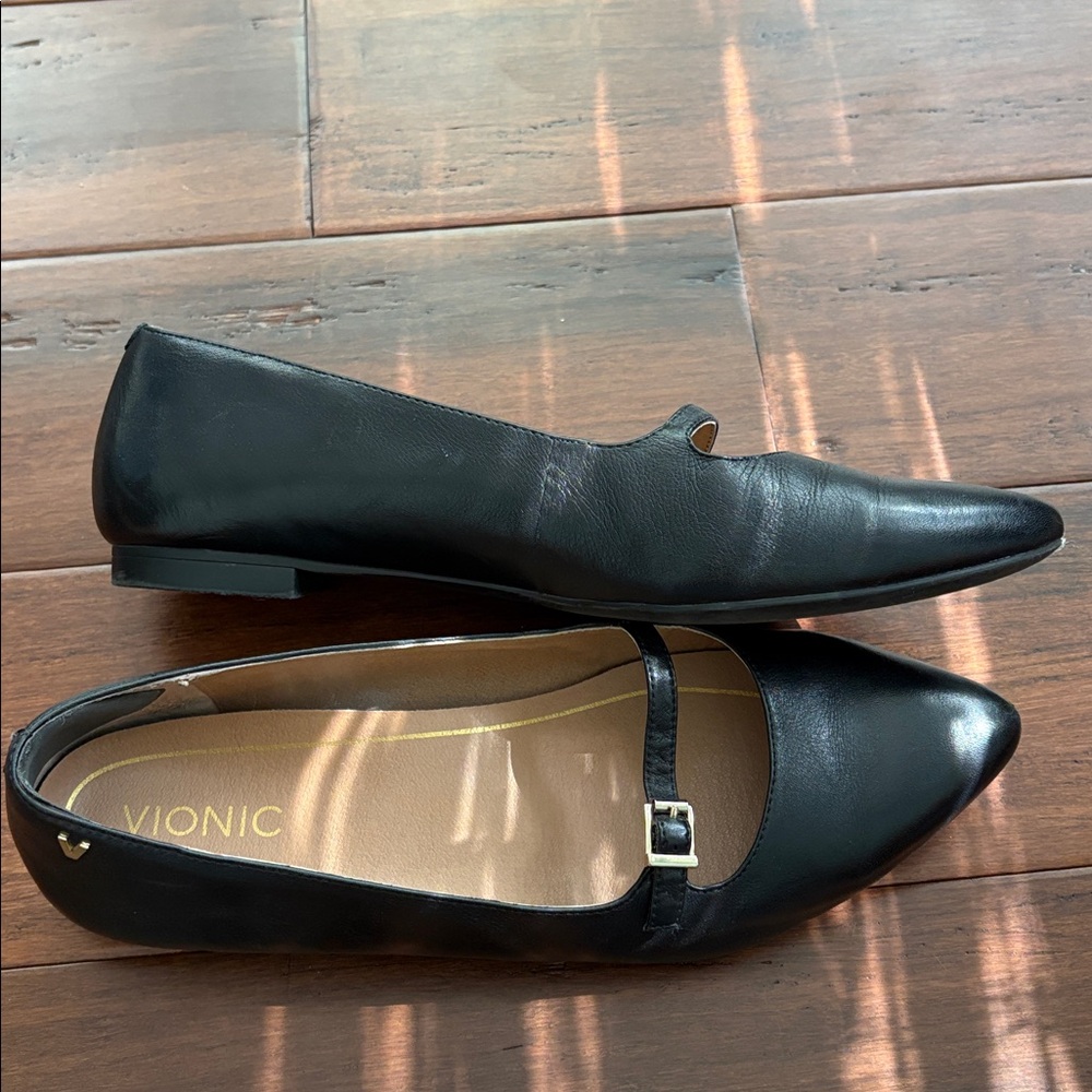 EUC Vionic Black Delilah Adjustable Mary Jane Pointed Toe Flat 10 - Picture 2 of 11